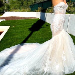 Romantic wedding dress